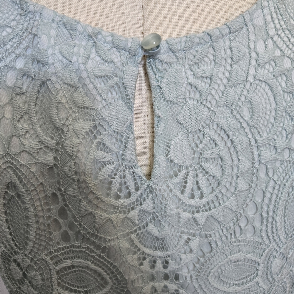 Lace Sleeveless Top - Picture 3 of 6